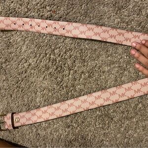 I’m selling a michael kors pink belt